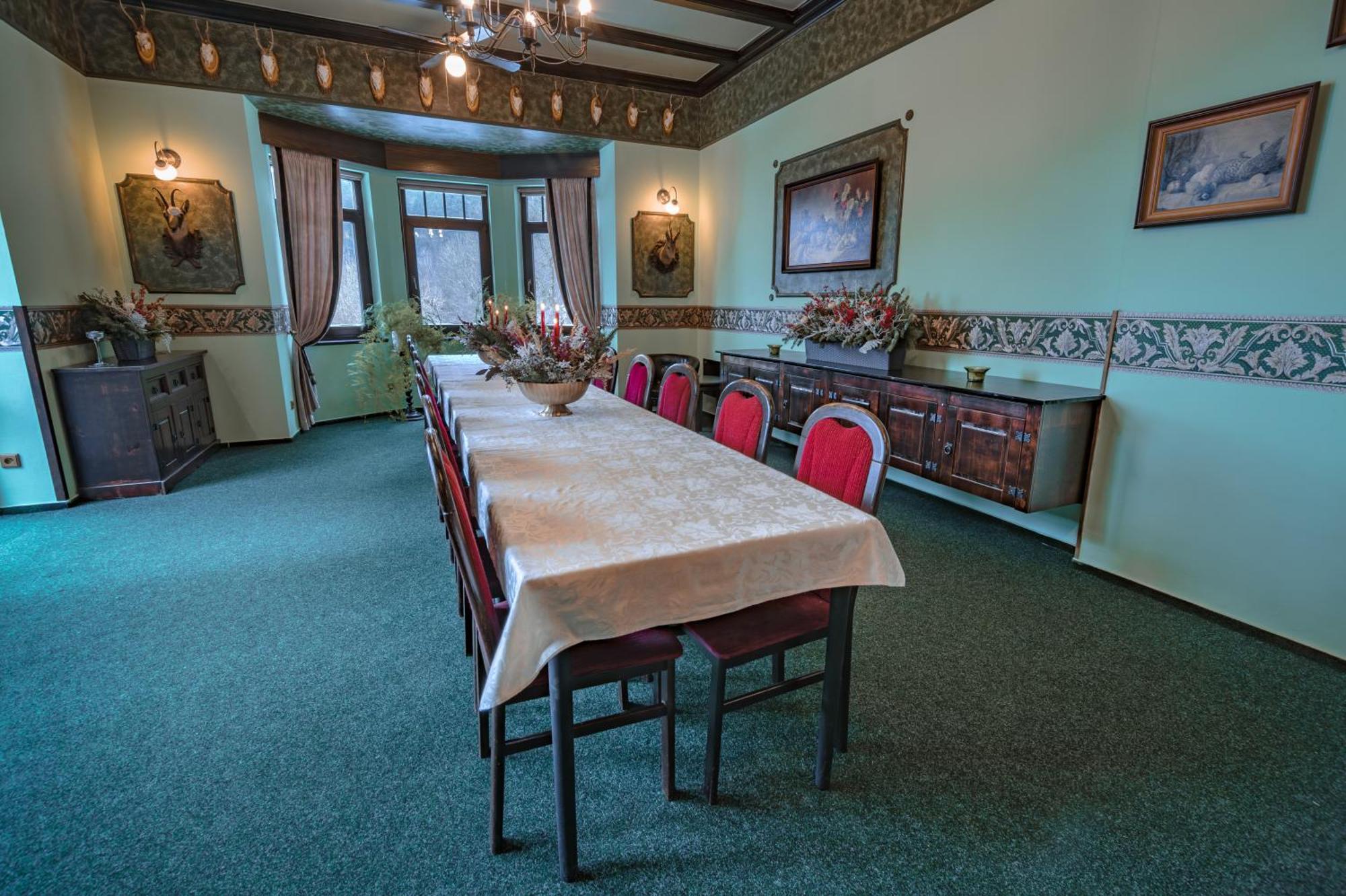 Hotel Lovecky Zamecek Orion Либерц Экстерьер фото