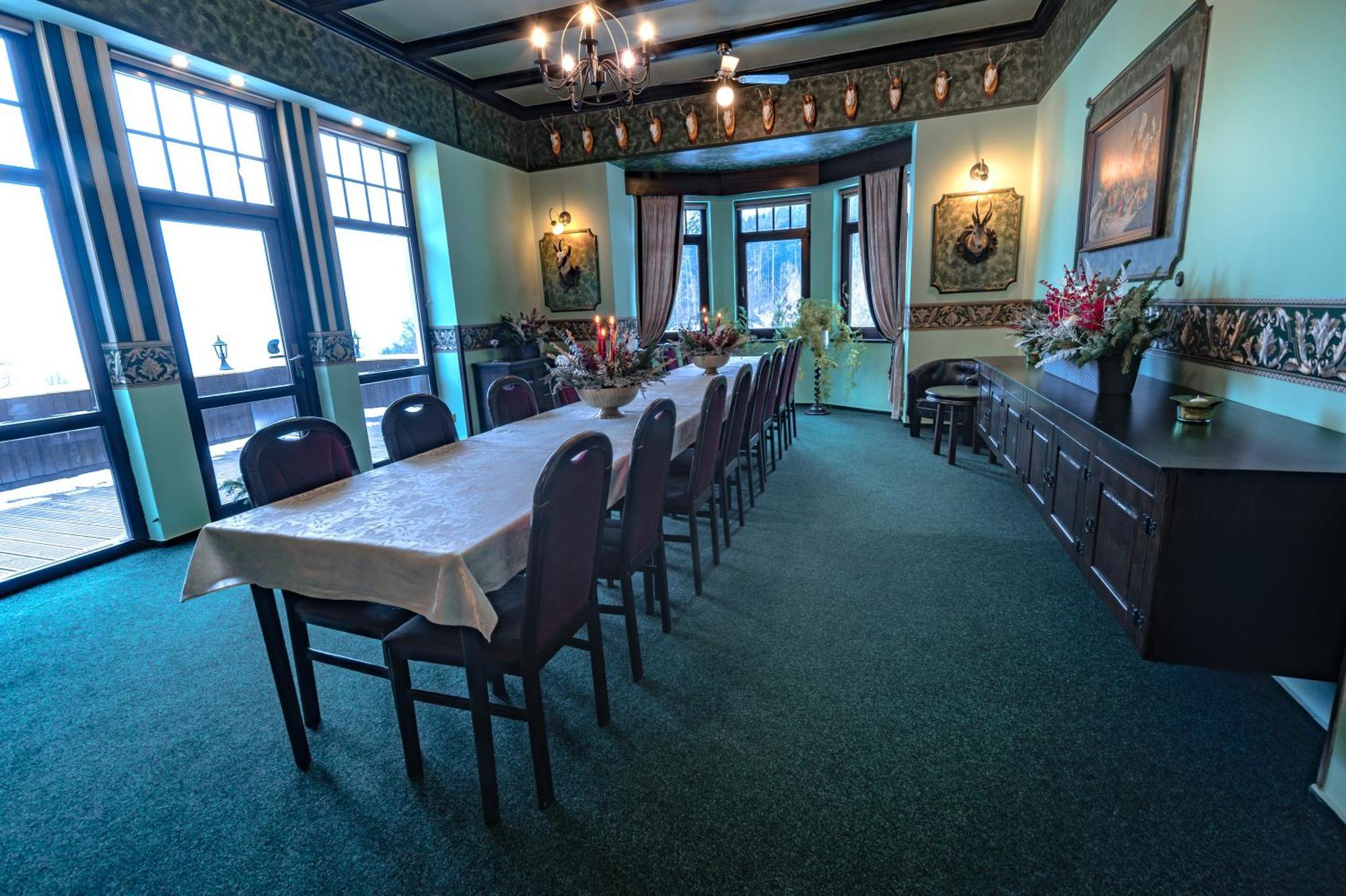 Hotel Lovecky Zamecek Orion Либерц Экстерьер фото